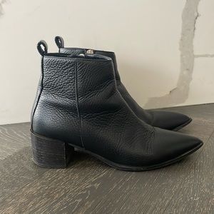 Everlane boss boots black pebbled leather